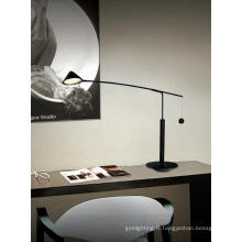 Lampe de table en acier à base de carbone à la maison moderne (270T1)